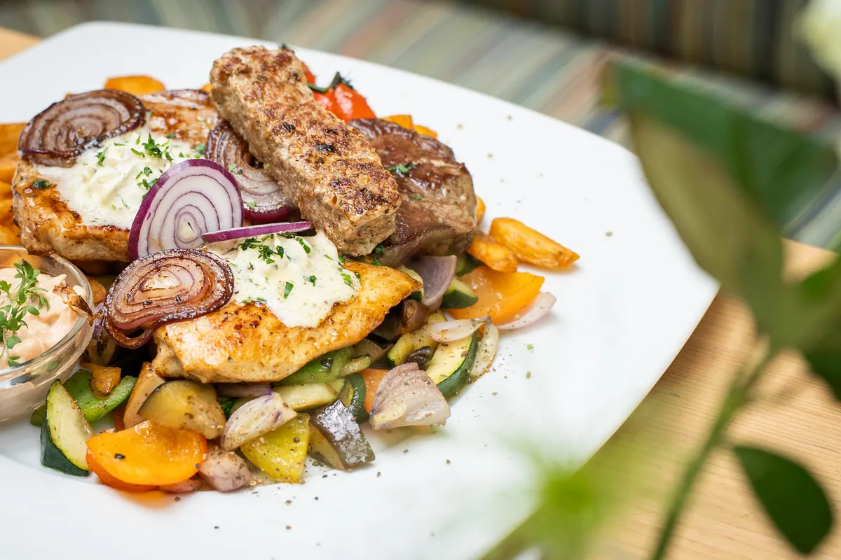 Schachenwald grill platter with roasted vegetables and grilled meat specialities